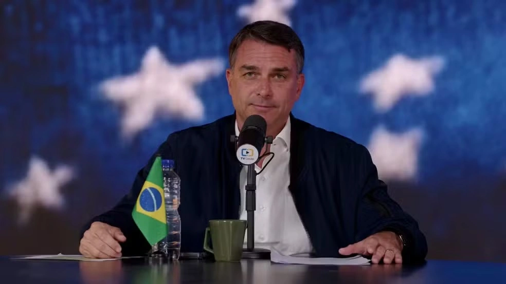 Flavio Bolsonaro diz que não acabará com apostas esportivas, caso seja eleito