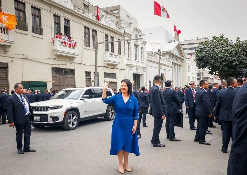 Keiko anuncia veto a cabelo comprido em meninos e maquiagem em meninas nas escolas do Peru
