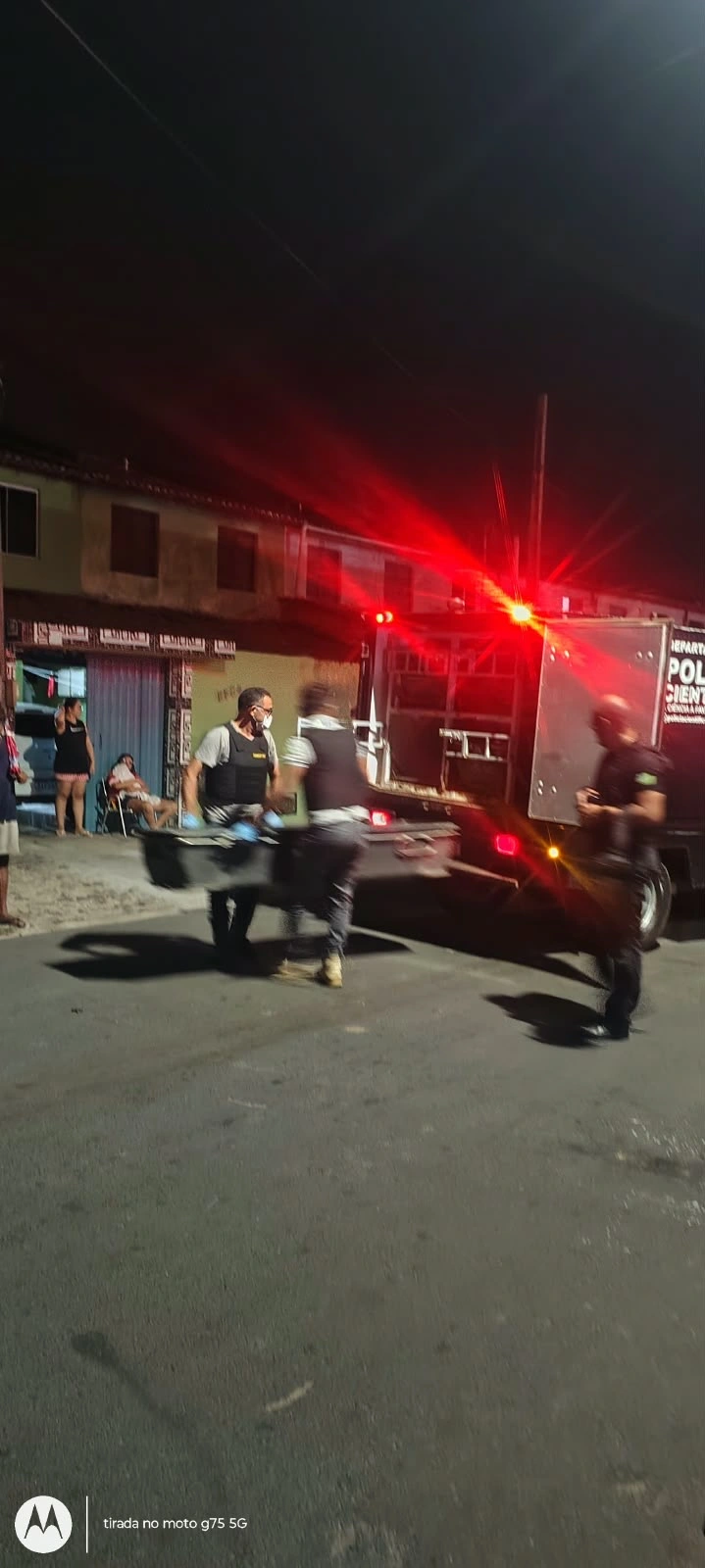 Homem é morto a tiros nas proximidades de mercado em Parnaíba; suspeitos fugiram de moto