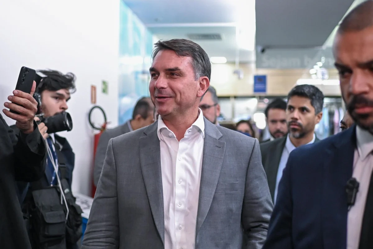 Flávio recua, diz que vai ao debate da Band e provoca Lula: "Te espero"