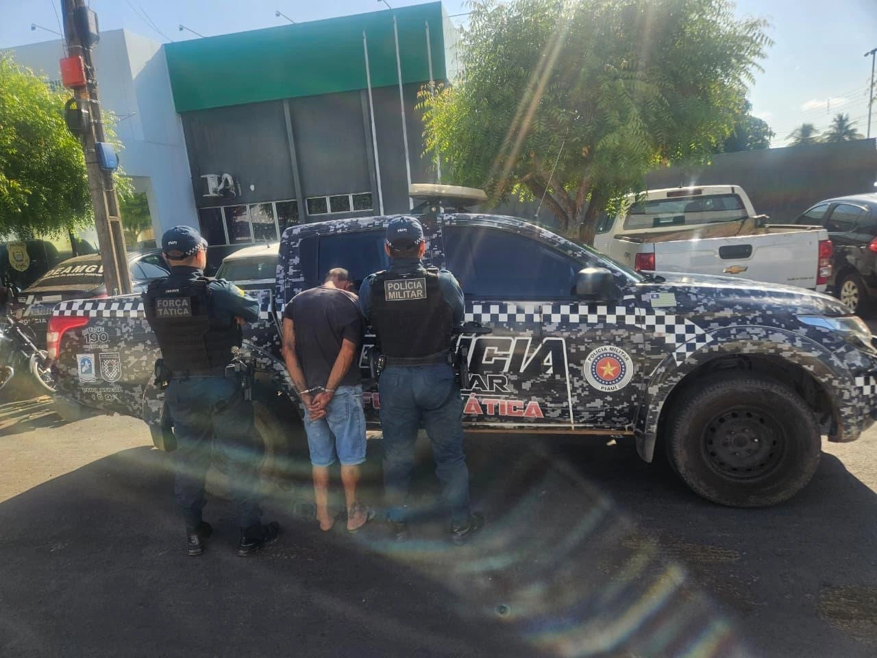 Homem é preso após invadir igreja e furtar objetos no Piauí; deixou tornozeleira eletrônica no local