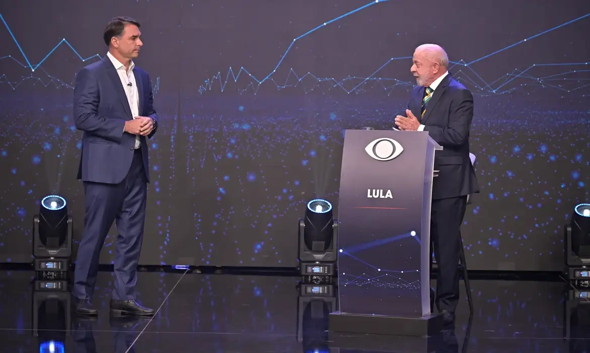 Mendonça diz que Flávio e Lula podem divulgar sigilos