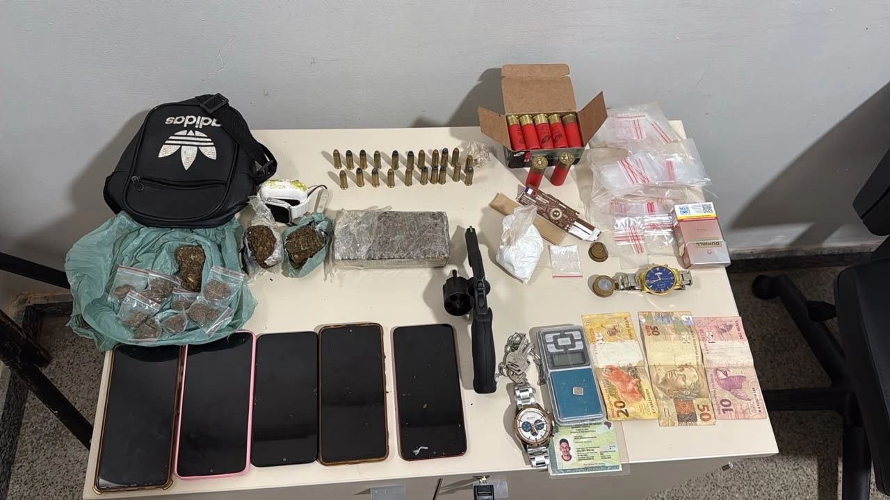 Foragido por homicídio no Maranhão, “Capetinha” é preso com arma e drogas no Piauí